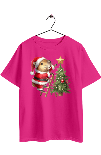 Футболка оверсайз з принтом "Різдвяна капібара з ялинкою". Капібара, новий рік, новорічний подарунок, подарунок, різдво, різдвяна капібара, санта, свято, тварина, ялинка. 2070702