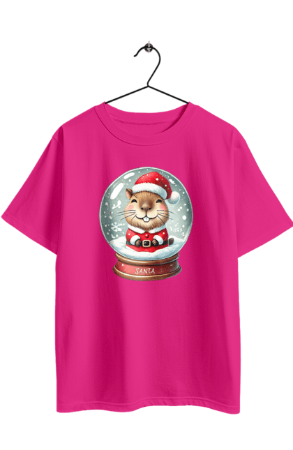 Футболка оверсайз з принтом "Капібара в сніговій кулі". Капібара, новий рік, новорічний подарунок, подарунок, різдво, різдвяна капібара, санта, свято, снігова куля, тварина. 2070702