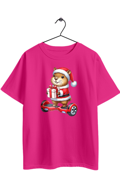 Футболка оверсайз з принтом "Різдвяна капібара з подарунком". Капібара, капібара з подарунком, новий рік, новорічний подарунок, подарунок, різдво, різдвяна капібара, санта, свято, тварина. 2070702