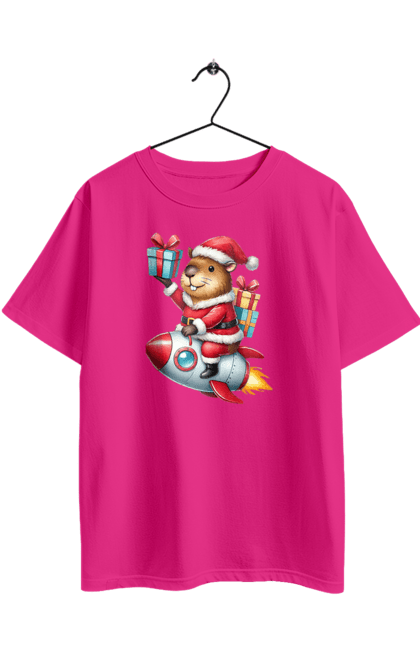 Футболка оверсайз з принтом "Різдвяна капібара з подарунком". Капібара, новий рік, новорічний подарунок, подарунок, ракета, різдво, різдвяна капібара, санта, свято, тварина. 2070702