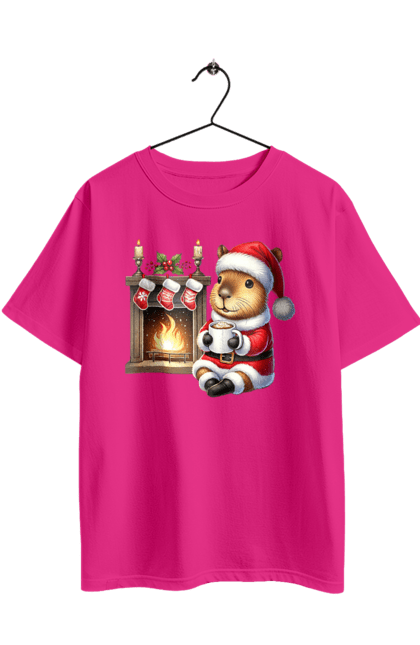 Футболка оверсайз з принтом "Капібара біля каміна з гарячим шоколадом". Гарячий шоколад, камін, капібара, новий рік, подарунок, різдво, різдвяна капібара, санта, свято, тварина. 2070702