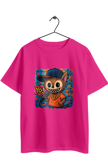 Футболка оверсайз з принтом "Лабубу". Бейсболка, вуличне мистецтво, графіті, золотийланцюг, лабубу, мікрофон, міський стиль, репатмосфера, хіпхоп, яскраво. 2070702