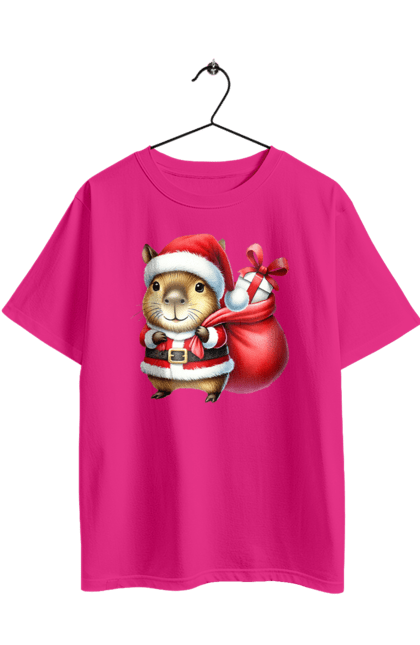 Футболка оверсайз з принтом "Різдвяна капібара з подарунком". Капібара, капібара з подарунком, новий рік, новорічний подарунок, подарунок, різдво, різдвяна капібара, санта, свято. 2070702
