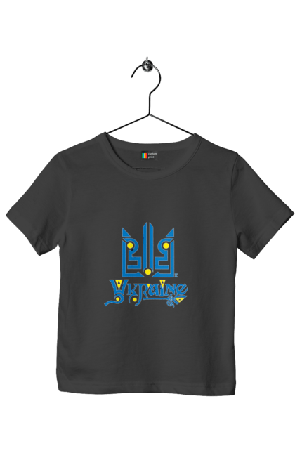 Футболка дитяча з принтом "Україна та тризуб темний фон". Sarabeevart, день незалежності, друк, купити, патріотична, слава україні, тризуб, україна. 2070702