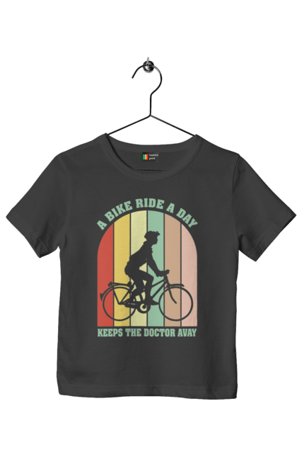 Футболка дитяча з принтом "Поїздка на велосипеді". Велопрогулянка, велосипед, здоровий спосіб життя, зож, поїздка на велосипеді. 2070702