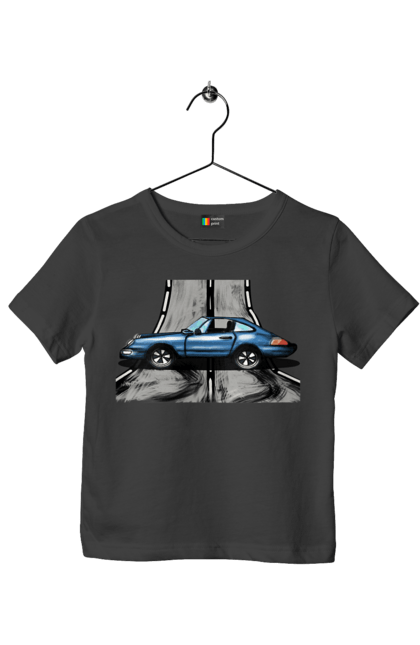 Футболка дитяча з принтом "Спортивний Автомобіль На Дорозі". Автомобіль, гонки, синій, спортиного, швидкий, швидкісний. 2070702