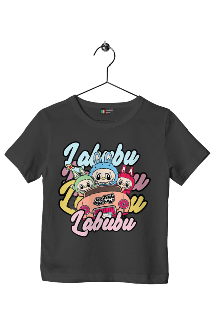 Футболка дитяча з принтом "Лабубу". Іграшка лабубу, лабубу, лабубу кока кола, мерч лабубу, мила, рожева лабубу, смішна лабубу. 2070702