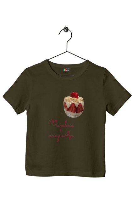 Футболка детская с принтом Очаровательная клубничка. Волшебная, десерт, клубника, красота, сладкое, ягода. 2070702