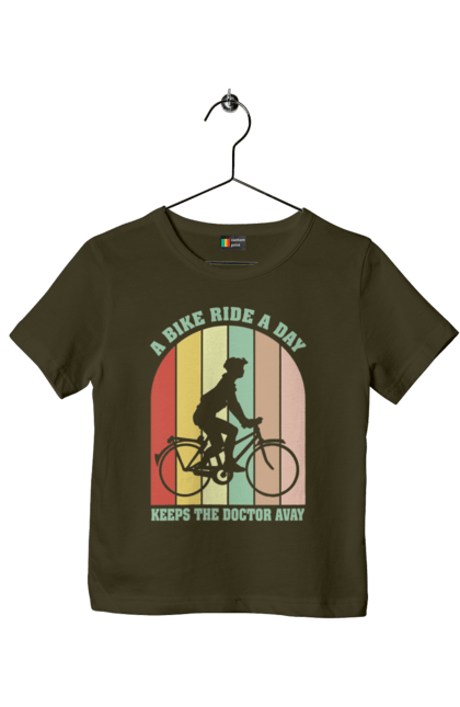 Футболка дитяча з принтом "Поїздка на велосипеді". Велопрогулянка, велосипед, здоровий спосіб життя, зож, поїздка на велосипеді. 2070702