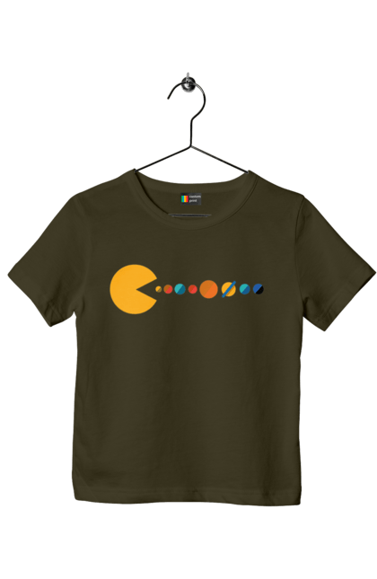 Футболка дитяча з принтом "Pac Man Planets". Atari, namco, pac man, аркадна відеогра, відеогра, комп`ютерна гра, космос, лабіринт, планети, сонячна система. 2070702