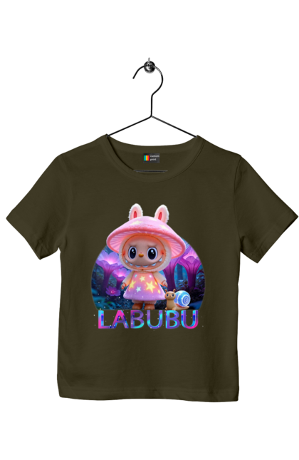 Футболка дитяча з принтом "Лабубу". Брелок лабубу, іграшка лабубу, лабубу, лабубу кока кола, лялька лабубу, мерч лабубу, мила, рожева лабубу, смішна лабубу. 2070702