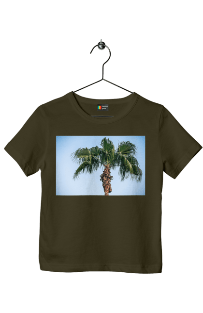 Футболка дитяча з принтом "Пальма на тлі неба". Берег, блакитне, відпочинок, відпустку, єгипет, зелений, зелені, лист, листя, море, небо, оазис, океан, острів, пальма, південь, подорож, пригоди, тропіки, туреччина. 2070702