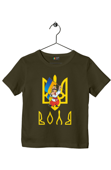 Футболка дитяча з принтом "Тризуб Воля Козак з прапором України". Воля, герб, козак, прапор, прапор україни, символ україни, традиції україни, тризуб, тризуб воля, україна. 2070702