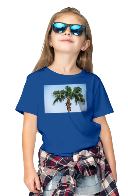 Футболка дитяча з принтом "Пальма на тлі неба". Берег, блакитне, відпочинок, відпустку, єгипет, зелений, зелені, лист, листя, море, небо, оазис, океан, острів, пальма, південь, подорож, пригоди, тропіки, туреччина. 2070702