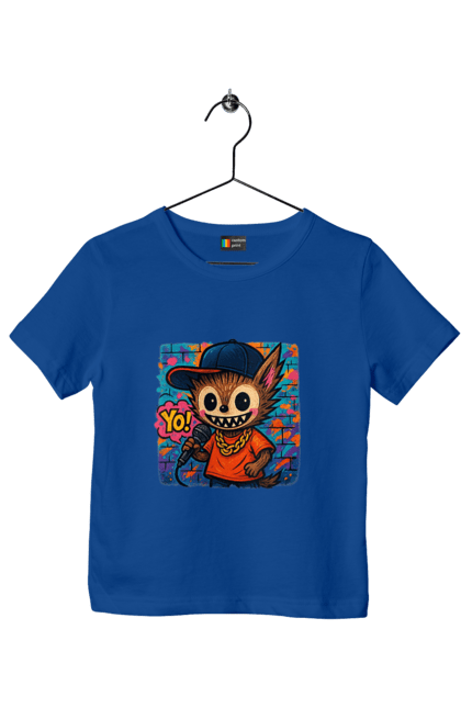 Футболка дитяча з принтом "Лабубу". Бейсболка, вуличне мистецтво, графіті, золотийланцюг, лабубу, мікрофон, міський стиль, репатмосфера, хіпхоп, яскраво. 2070702