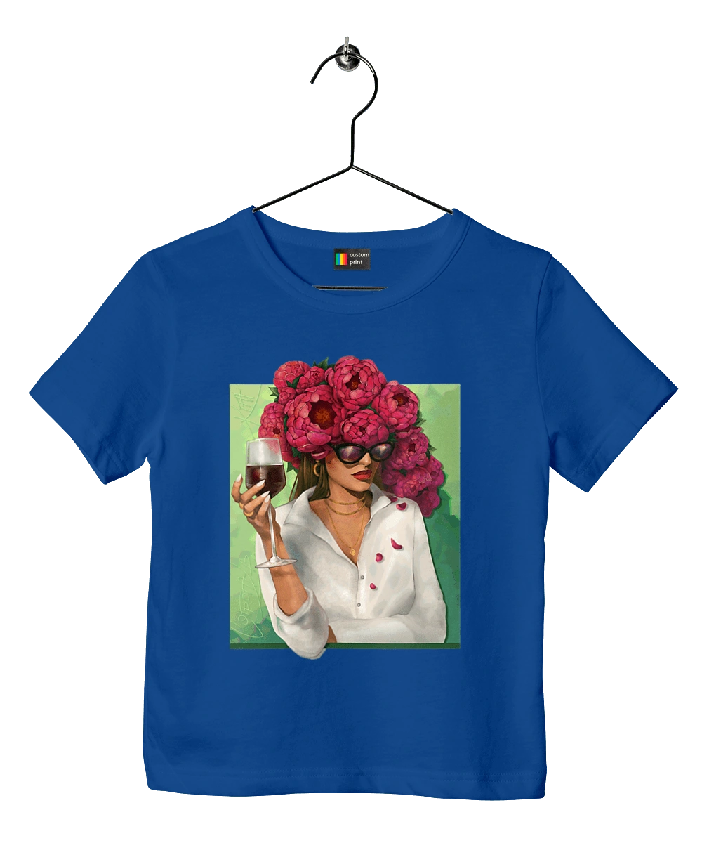 Девушка с пионами и бокалом