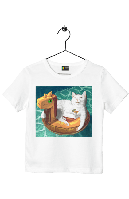 Футболка дитяча з принтом "Білий кіт у плавальному колі, на відпочинку". Басейн, відпочинок, кіт, коктейль, море, плавальний круг. 2070702