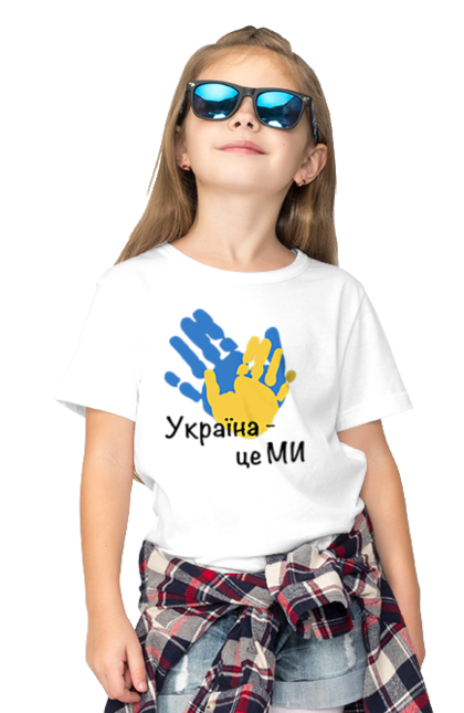 Футболка дитяча з принтом "Україна  це ми. Долоні.". Війна, долоні, жовто-синій, зсу, малюнок, патриот, перемога, прапор, пульс, серце, україна. CustomPrint.market