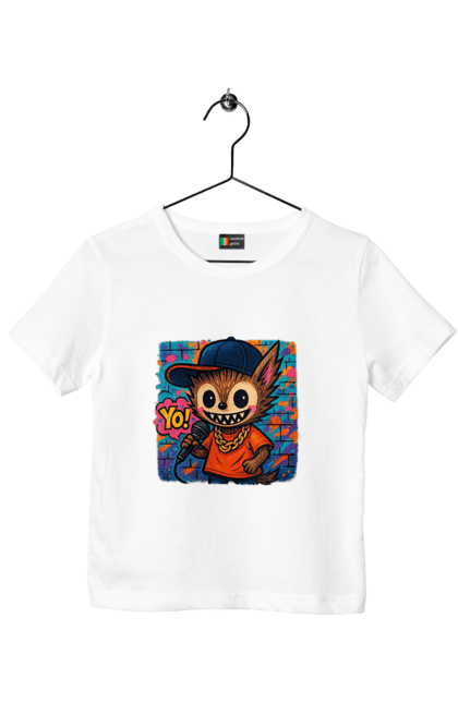 Футболка дитяча з принтом "Лабубу". Бейсболка, вуличне мистецтво, графіті, золотийланцюг, лабубу, мікрофон, міський стиль, репатмосфера, хіпхоп, яскраво. 2070702