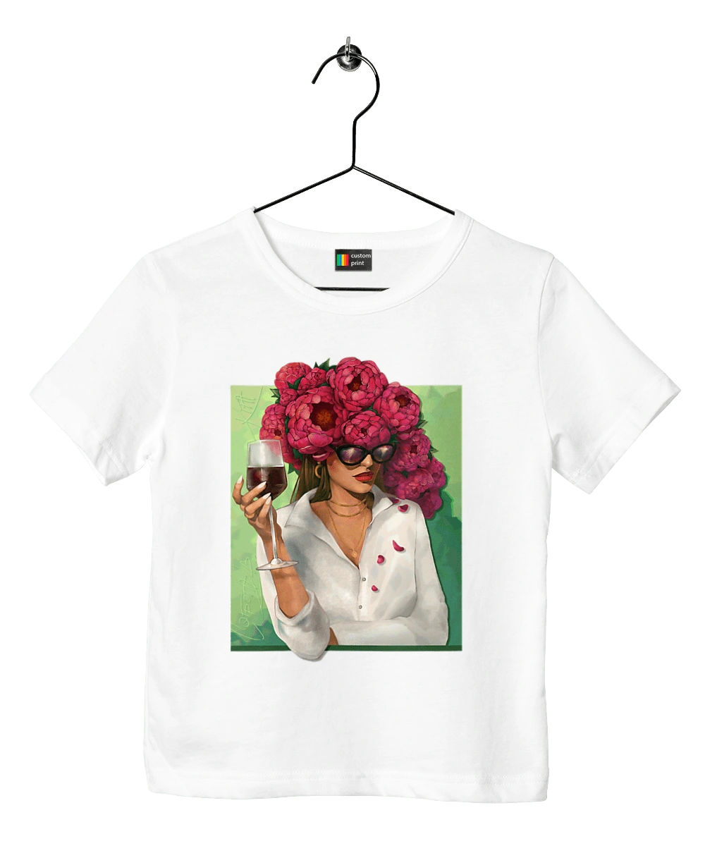 Девушка с пионами и бокалом