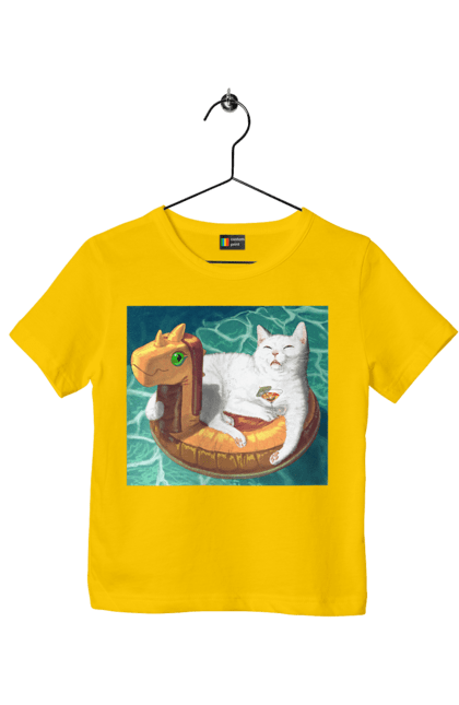 Футболка дитяча з принтом "Білий кіт у плавальному колі, на відпочинку". Басейн, відпочинок, кіт, коктейль, море, плавальний круг. 2070702