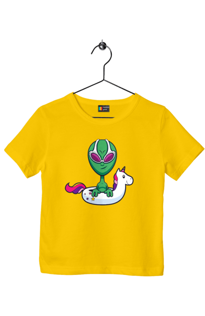 Футболка дитяча з принтом "Інопланетянин Плаває У Колі". Інопланетянин, надувной круг, плавати. 2070702