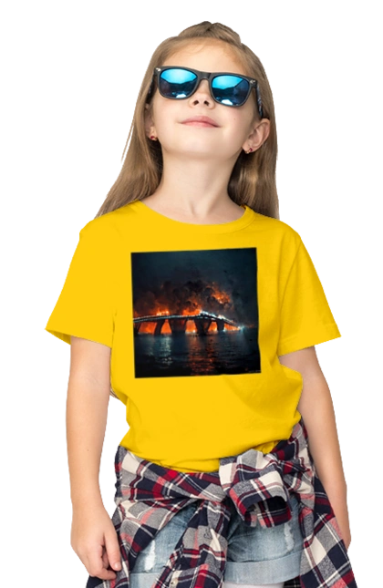 Горит Крымский мост.