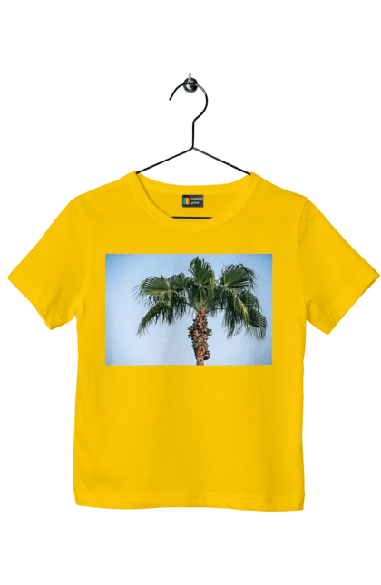 Футболка дитяча з принтом "Пальма на тлі неба". Берег, блакитне, відпочинок, відпустку, єгипет, зелений, зелені, лист, листя, море, небо, оазис, океан, острів, пальма, південь, подорож, пригоди, тропіки, туреччина. 2070702